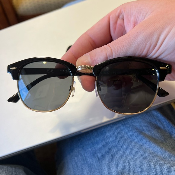 Foster Grant Sunglasses - Picture 6 of 6
